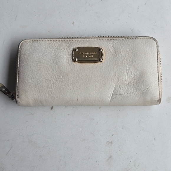 Michael Kors Wallet Womens White Gold Zip Around Logo Good Condition Flaw - Picture 9 of 13